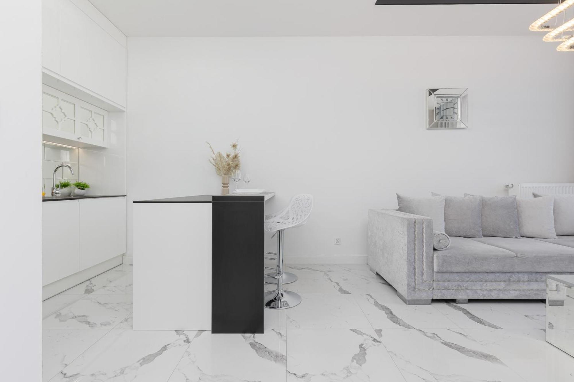 Elegant Apartments With Balcony & Parking Warsaw By Noclegi Renters Екстериор снимка