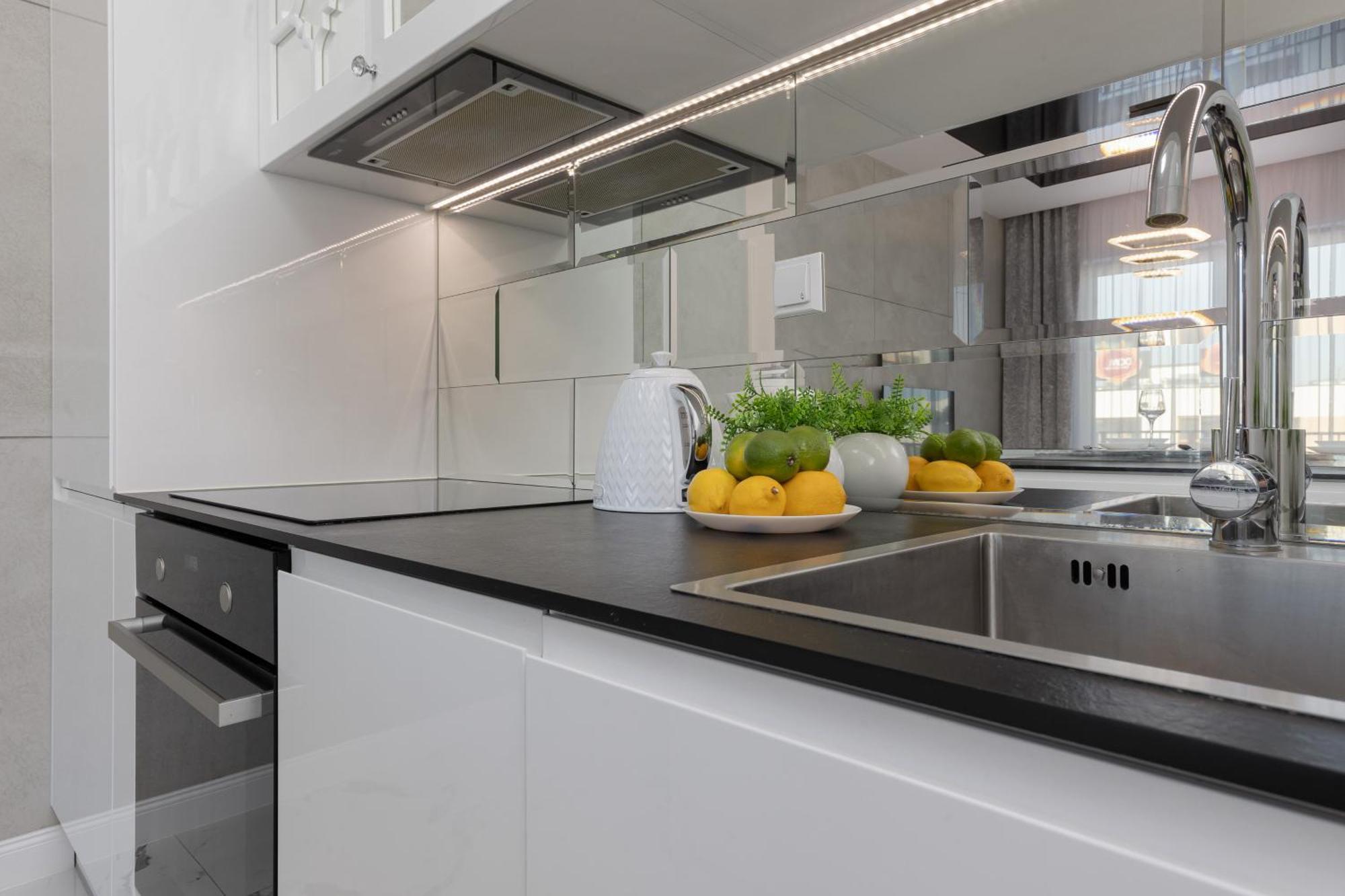 Elegant Apartments With Balcony & Parking Warsaw By Noclegi Renters Екстериор снимка