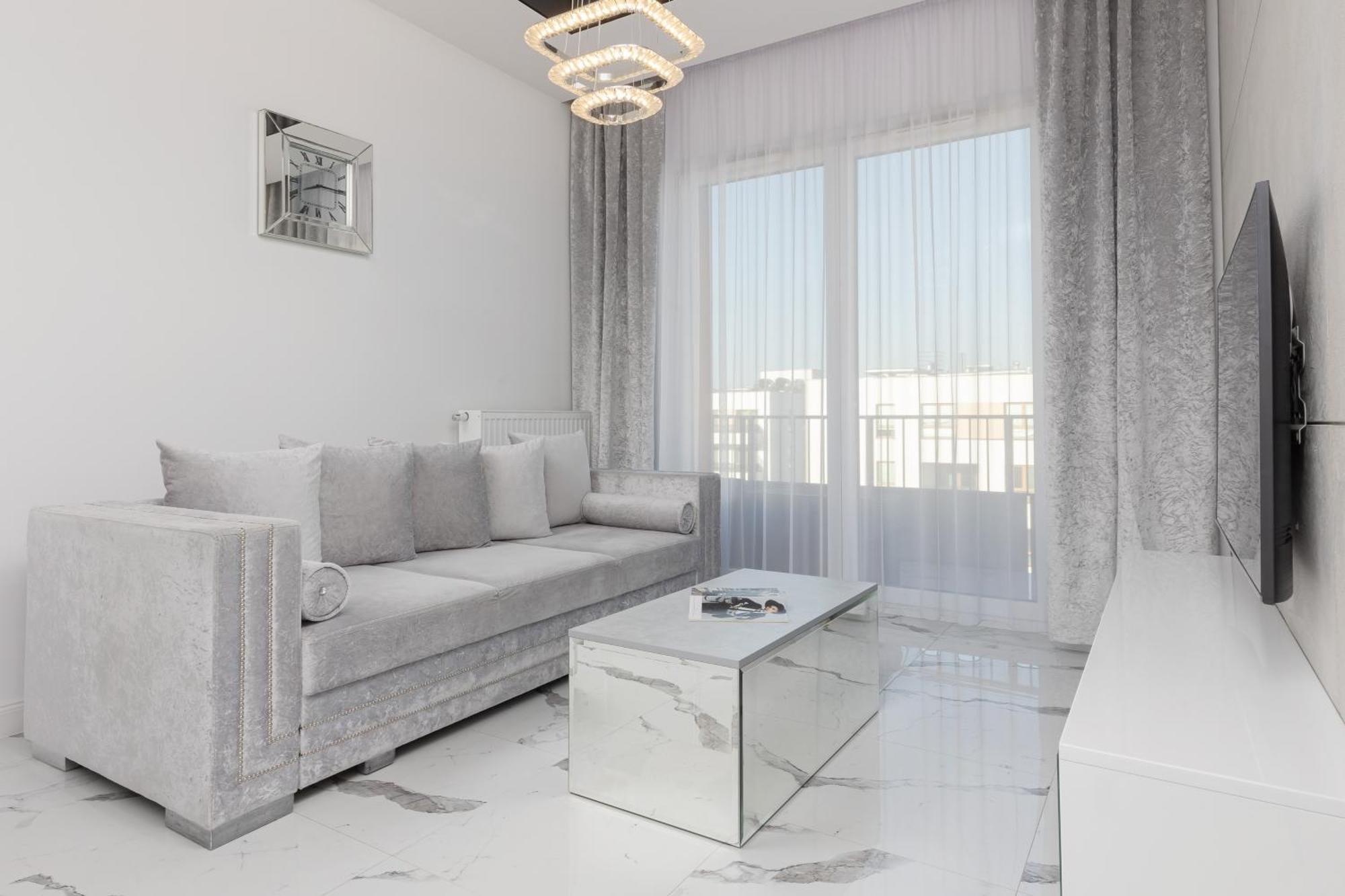 Elegant Apartments With Balcony & Parking Warsaw By Noclegi Renters Екстериор снимка
