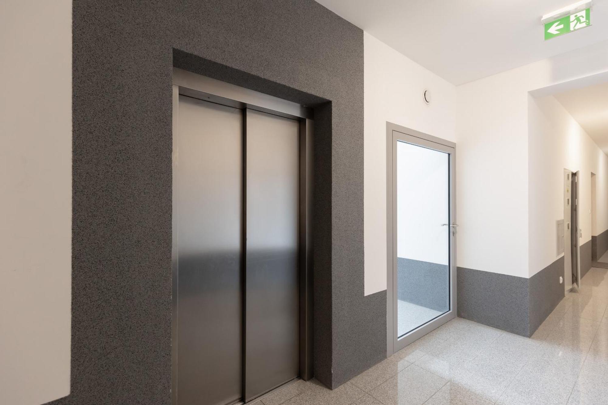 Elegant Apartments With Balcony & Parking Warsaw By Noclegi Renters Екстериор снимка
