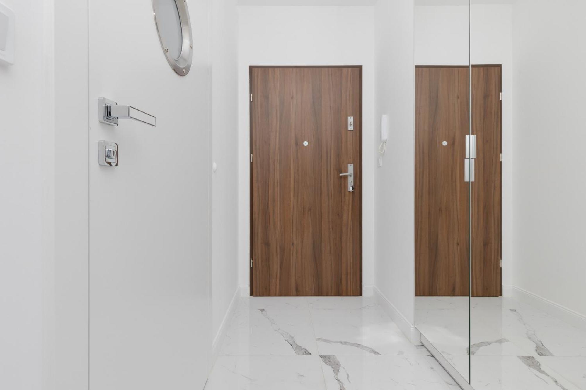 Elegant Apartments With Balcony & Parking Warsaw By Noclegi Renters Екстериор снимка
